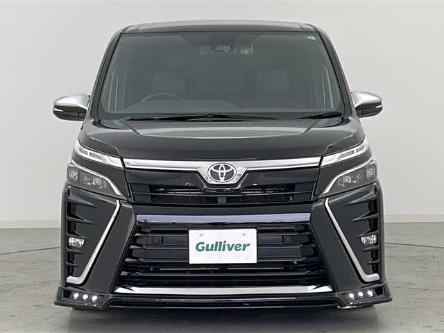 トヨタ ヴォクシー ZS 煌Ⅲ 宮城県 2021(令3)年 3.5万km ブラック ALPIBE10型フリップダウンモニター/Toyota Safety Sense P	/・プリクラッシュセーフティ	/・レーンディパーチャーアラート	/・オートマチックハイビーム	/・クリアランスソナー/クルーズコントロール/ALPINE11型ナビ/・CD.DVD.SD.USB.BT.HDMI/フルセグTV/バックカメラ/社外エアロパーツ（F.S.R）/スピードマフラー/両側パワースライドドア/ハーフレザーシート/社外ドライブレコーダー（FR）/ビルトインETC/プッシュスタート/スマートキー/横滑り防止装置/アイドリングストップ/LEDヘッドライト/イエローフォグランプ/社外18inAW/ロールサンシェード/シートバックテーブル