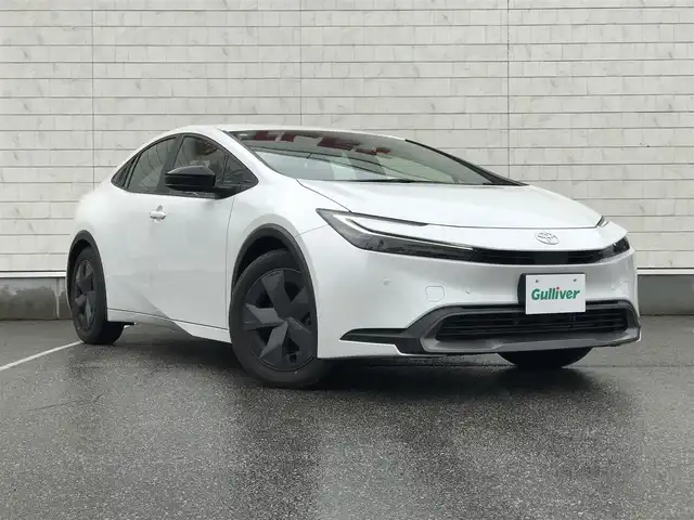 トヨタ プリウス U 富山県 2023(令5)年 2.6万km プラチナホワイトパールマイカ 純正ディスプレイオーディオ/Bluetooth/全周囲カメラ/ドライブレコーダー/プリクラッシュセーフティ/クリアランスソナー/レーンキープアシスト/レーダークルーズコントロール/革巻きステアリング/ステアリングスイッチ/シートヒーター/ステアリンヒーター/プッシュスタート/スマートキー/ETC2.0