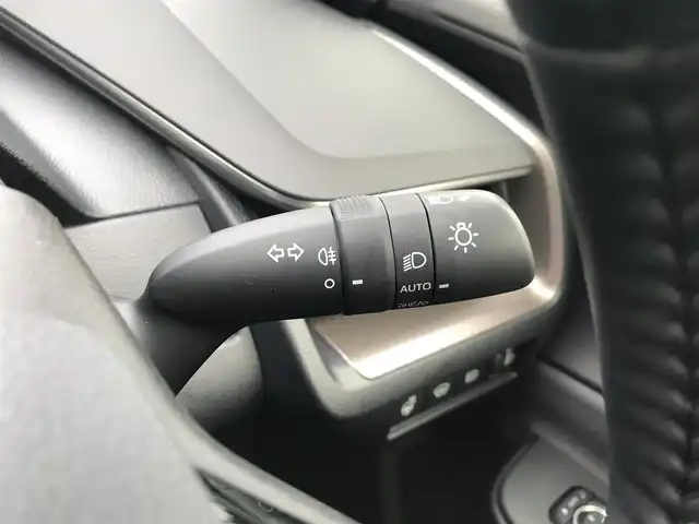 トヨタ プリウス U 富山県 2023(令5)年 2.6万km プラチナホワイトパールマイカ 純正ディスプレイオーディオ/Bluetooth/全周囲カメラ/ドライブレコーダー/プリクラッシュセーフティ/クリアランスソナー/レーンキープアシスト/レーダークルーズコントロール/革巻きステアリング/ステアリングスイッチ/シートヒーター/ステアリンヒーター/プッシュスタート/スマートキー/ETC2.0