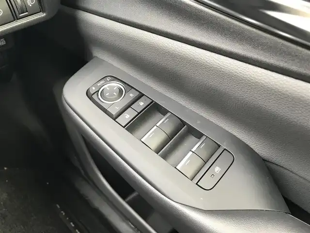 トヨタ プリウス U 富山県 2023(令5)年 2.6万km プラチナホワイトパールマイカ 純正ディスプレイオーディオ/Bluetooth/全周囲カメラ/ドライブレコーダー/プリクラッシュセーフティ/クリアランスソナー/レーンキープアシスト/レーダークルーズコントロール/革巻きステアリング/ステアリングスイッチ/シートヒーター/ステアリンヒーター/プッシュスタート/スマートキー/ETC2.0