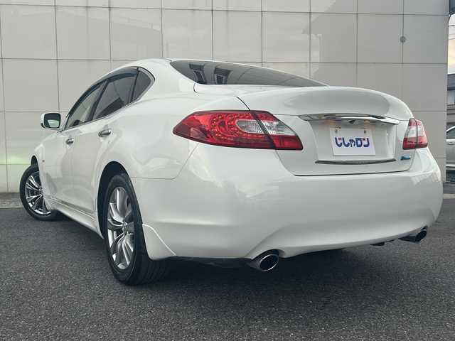 日産 フーガ ハイブリッド 埼玉県 2012(平24)年 7万km クリスタルホワイトパール (株)IDOMが運営する【じしゃロン熊谷店】の自社ローン専用車両になりますこちらは現金またはオートローンご利用時の価格です。自社ローンご希望の方は別途その旨お申付け下さい/純正ナビ/（ワンセグTV/Bluetooth/CD/DVD/AM/FM/）/ETC/バックカメラ/クルーズコントロール/オートライト/運転席ポジションメモリ/前席パワーシート/フォグランプ/HIDヘッドライト/ドアバイザー/純正AW/純正フロアマット/カーテンエアバッグ/車両・ナビ取扱説明書/保証書