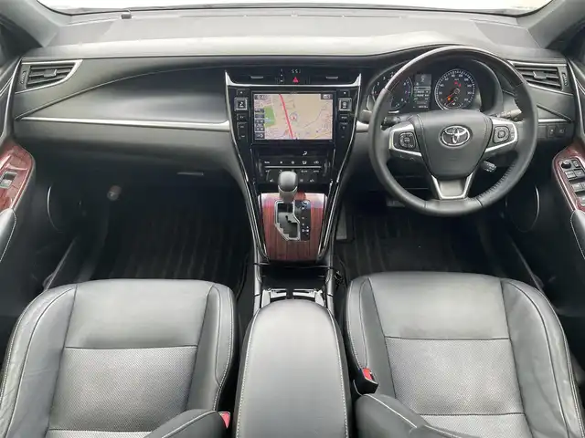 トヨタ ハリアー プレミアム 滋賀県 2017(平29)年 3.9万km ホワイトパールクリスタルシャイン ガラスサンルーフ/純正ALPINEナビ　【EX9V】/（AM/FM/CD/DVD/SD/USB/フルセグ/Bluetooth）/ETC/バックカメラ/横滑り防止装置/クルーズコントロール/アイドリングストップ/レーンキープアシスト/アイドリングストップ/黒革シート/運転席・助手席メモリー付きパワーシート/運転席・助手席シートヒーター/ウッドコンビステアリング/ステアリングスイッチ/電動リアゲート/電動格納ミラー/オートライト/フロントフォグ/オートハイビーム/LEDヘッドライト/プッシュスタート/スマートキー/スペアキー/パワーウインドウ/パワーステアリング