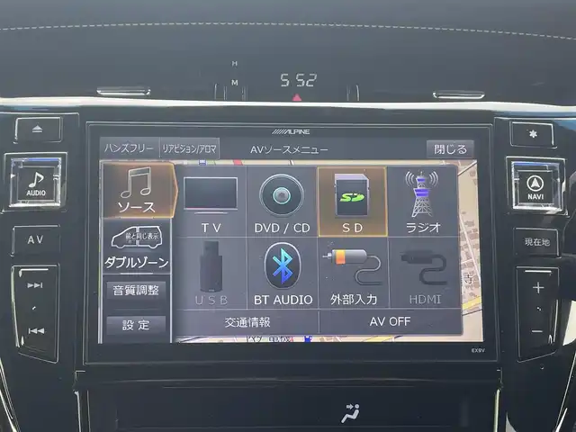 トヨタ ハリアー プレミアム 滋賀県 2017(平29)年 3.9万km ホワイトパールクリスタルシャイン ガラスサンルーフ/純正ALPINEナビ　【EX9V】/（AM/FM/CD/DVD/SD/USB/フルセグ/Bluetooth）/ETC/バックカメラ/横滑り防止装置/クルーズコントロール/アイドリングストップ/レーンキープアシスト/アイドリングストップ/黒革シート/運転席・助手席メモリー付きパワーシート/運転席・助手席シートヒーター/ウッドコンビステアリング/ステアリングスイッチ/電動リアゲート/電動格納ミラー/オートライト/フロントフォグ/オートハイビーム/LEDヘッドライト/プッシュスタート/スマートキー/スペアキー/パワーウインドウ/パワーステアリング