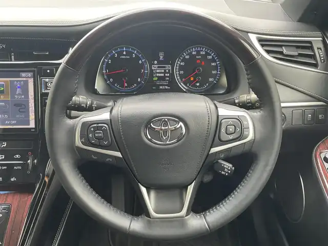 トヨタ ハリアー プレミアム 滋賀県 2017(平29)年 3.9万km ホワイトパールクリスタルシャイン ガラスサンルーフ/純正ALPINEナビ　【EX9V】/（AM/FM/CD/DVD/SD/USB/フルセグ/Bluetooth）/ETC/バックカメラ/横滑り防止装置/クルーズコントロール/アイドリングストップ/レーンキープアシスト/アイドリングストップ/黒革シート/運転席・助手席メモリー付きパワーシート/運転席・助手席シートヒーター/ウッドコンビステアリング/ステアリングスイッチ/電動リアゲート/電動格納ミラー/オートライト/フロントフォグ/オートハイビーム/LEDヘッドライト/プッシュスタート/スマートキー/スペアキー/パワーウインドウ/パワーステアリング