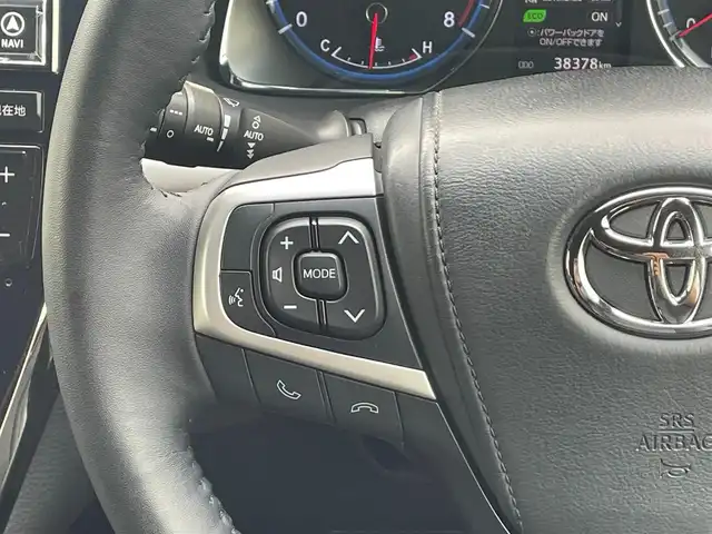 トヨタ ハリアー プレミアム 滋賀県 2017(平29)年 3.9万km ホワイトパールクリスタルシャイン ガラスサンルーフ/純正ALPINEナビ　【EX9V】/（AM/FM/CD/DVD/SD/USB/フルセグ/Bluetooth）/ETC/バックカメラ/横滑り防止装置/クルーズコントロール/アイドリングストップ/レーンキープアシスト/アイドリングストップ/黒革シート/運転席・助手席メモリー付きパワーシート/運転席・助手席シートヒーター/ウッドコンビステアリング/ステアリングスイッチ/電動リアゲート/電動格納ミラー/オートライト/フロントフォグ/オートハイビーム/LEDヘッドライト/プッシュスタート/スマートキー/スペアキー/パワーウインドウ/パワーステアリング