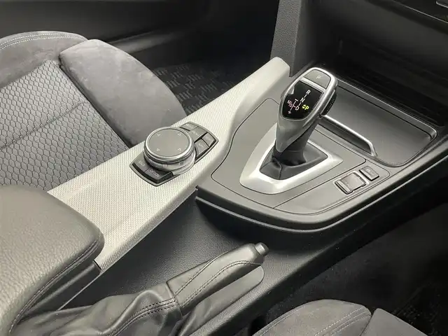 ＢＭＷ ３２０ｉ Mスポーツ 兵庫県 2018(平30)年 6.6万km アルピンホワイトⅢ 衝突軽減ブレーキ/純正ナビ/（CD＆DVD＆BT＆USB）/バックカメラ/パワーシート/コーナーセンサー/純正ETC/前後ドラレコ/スマートキー/プッシュスタート/純正アルミホイール/フロアマット/オートライト/LEDライト/スマートキー/プッシュスタート