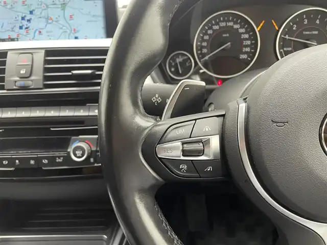 ＢＭＷ ３２０ｉ Mスポーツ 兵庫県 2018(平30)年 6.6万km アルピンホワイトⅢ 衝突軽減ブレーキ/純正ナビ/（CD＆DVD＆BT＆USB）/バックカメラ/パワーシート/コーナーセンサー/純正ETC/前後ドラレコ/スマートキー/プッシュスタート/純正アルミホイール/フロアマット/オートライト/LEDライト/スマートキー/プッシュスタート