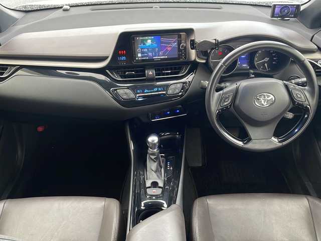 トヨタ Ｃ－ＨＲ G－T 道東・釧路十勝 2017(平29)年 7.4万km ホワイトパールクリスタルシャイン ・４WD/・寒冷地仕様/・社外SDメモリナビ/（CD・DVD・BT・ラジオ・HDMI・フルセグ）/・バックカメラ/・ETC/・純正エンジンスターター/・ハーフレザーシート/・前席シートヒーター/・レーダークルーズコントロール/・電動パーキング/・オートブレーキホールド/・MTモード付AT/・スマートキー/・プッシュスタート/・横滑り防止装置/・前後コーナーセンサー/・レーンキープアシスト/・オートライト/・LEDヘッドライト/・オートマチックハイビーム/・保証書/・取扱説明書