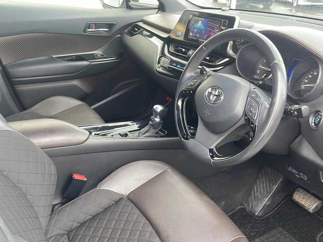 トヨタ Ｃ－ＨＲ G－T 道東・釧路十勝 2017(平29)年 7.4万km ホワイトパールクリスタルシャイン ・４WD/・寒冷地仕様/・社外SDメモリナビ/（CD・DVD・BT・ラジオ・HDMI・フルセグ）/・バックカメラ/・ETC/・純正エンジンスターター/・ハーフレザーシート/・前席シートヒーター/・レーダークルーズコントロール/・電動パーキング/・オートブレーキホールド/・MTモード付AT/・スマートキー/・プッシュスタート/・横滑り防止装置/・前後コーナーセンサー/・レーンキープアシスト/・オートライト/・LEDヘッドライト/・オートマチックハイビーム/・保証書/・取扱説明書