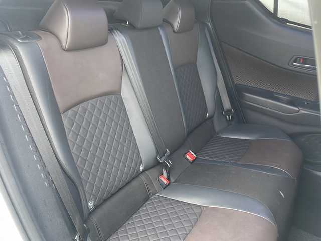 トヨタ Ｃ－ＨＲ G－T 道東・釧路十勝 2017(平29)年 7.4万km ホワイトパールクリスタルシャイン ・４WD/・寒冷地仕様/・社外SDメモリナビ/（CD・DVD・BT・ラジオ・HDMI・フルセグ）/・バックカメラ/・ETC/・純正エンジンスターター/・ハーフレザーシート/・前席シートヒーター/・レーダークルーズコントロール/・電動パーキング/・オートブレーキホールド/・MTモード付AT/・スマートキー/・プッシュスタート/・横滑り防止装置/・前後コーナーセンサー/・レーンキープアシスト/・オートライト/・LEDヘッドライト/・オートマチックハイビーム/・保証書/・取扱説明書