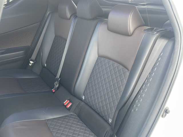 トヨタ Ｃ－ＨＲ G－T 道東・釧路十勝 2017(平29)年 7.4万km ホワイトパールクリスタルシャイン ・４WD/・寒冷地仕様/・社外SDメモリナビ/（CD・DVD・BT・ラジオ・HDMI・フルセグ）/・バックカメラ/・ETC/・純正エンジンスターター/・ハーフレザーシート/・前席シートヒーター/・レーダークルーズコントロール/・電動パーキング/・オートブレーキホールド/・MTモード付AT/・スマートキー/・プッシュスタート/・横滑り防止装置/・前後コーナーセンサー/・レーンキープアシスト/・オートライト/・LEDヘッドライト/・オートマチックハイビーム/・保証書/・取扱説明書