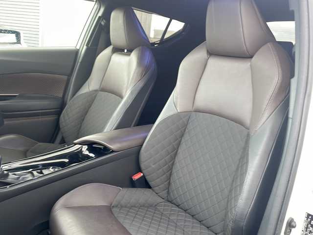 トヨタ Ｃ－ＨＲ G－T 道東・釧路十勝 2017(平29)年 7.4万km ホワイトパールクリスタルシャイン ・４WD/・寒冷地仕様/・社外SDメモリナビ/（CD・DVD・BT・ラジオ・HDMI・フルセグ）/・バックカメラ/・ETC/・純正エンジンスターター/・ハーフレザーシート/・前席シートヒーター/・レーダークルーズコントロール/・電動パーキング/・オートブレーキホールド/・MTモード付AT/・スマートキー/・プッシュスタート/・横滑り防止装置/・前後コーナーセンサー/・レーンキープアシスト/・オートライト/・LEDヘッドライト/・オートマチックハイビーム/・保証書/・取扱説明書