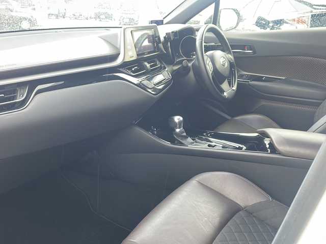 トヨタ Ｃ－ＨＲ G－T 道東・釧路十勝 2017(平29)年 7.4万km ホワイトパールクリスタルシャイン ・４WD/・寒冷地仕様/・社外SDメモリナビ/（CD・DVD・BT・ラジオ・HDMI・フルセグ）/・バックカメラ/・ETC/・純正エンジンスターター/・ハーフレザーシート/・前席シートヒーター/・レーダークルーズコントロール/・電動パーキング/・オートブレーキホールド/・MTモード付AT/・スマートキー/・プッシュスタート/・横滑り防止装置/・前後コーナーセンサー/・レーンキープアシスト/・オートライト/・LEDヘッドライト/・オートマチックハイビーム/・保証書/・取扱説明書