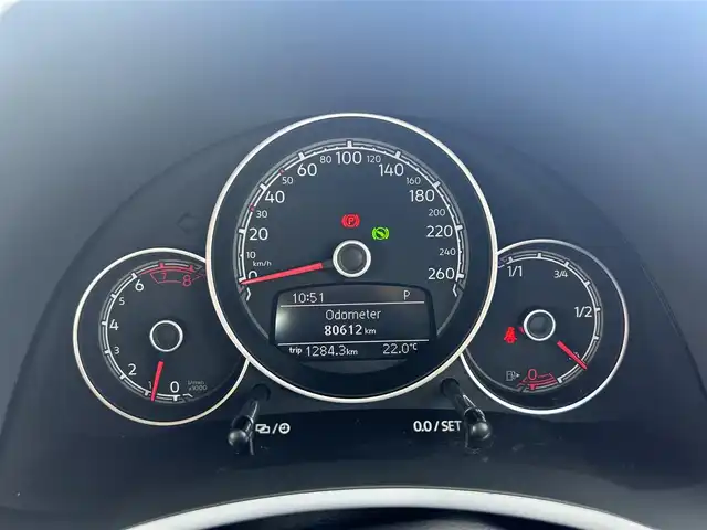 フォルクスワーゲン ザ・ビートル デザイン 大分県 2019(平31)年 8.1万km 赤 Volkswagen 純正ナビゲーションシステム/“716SDCW”【OP】/【Bluetooth/フルセグTV/DVD/CD/SD】/本革シート/前席シートヒーター/社外前後ドライブレコーダー/外部端子接続：USB/バックカメラ/スタティックコーナリングライト/ブラインドスポットディクション/ドライバー疲労検知システム/リアトラフィックアラート/ECS/ABS/ブレーキアシスト/バイセンキセノンヘッドライト【OP】/プッシュスタート/スマートキー2本/保証書/取扱説明書