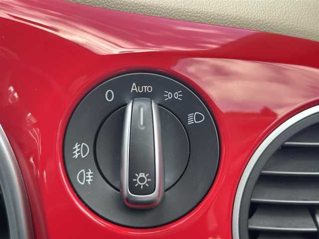 フォルクスワーゲン ザ・ビートル デザイン 大分県 2019(平31)年 8.1万km 赤 Volkswagen 純正ナビゲーションシステム/“716SDCW”【OP】/【Bluetooth/フルセグTV/DVD/CD/SD】/本革シート/前席シートヒーター/社外前後ドライブレコーダー/外部端子接続：USB/バックカメラ/スタティックコーナリングライト/ブラインドスポットディクション/ドライバー疲労検知システム/リアトラフィックアラート/ECS/ABS/ブレーキアシスト/バイセンキセノンヘッドライト【OP】/プッシュスタート/スマートキー2本/保証書/取扱説明書