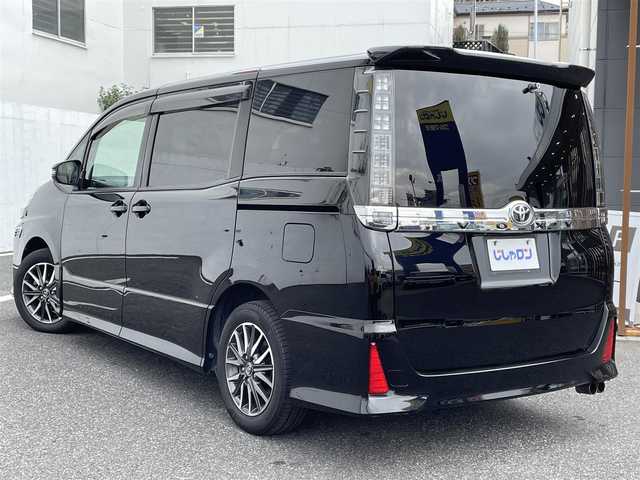 トヨタ ヴォクシー ZS 千葉県 2015(平27)年 13.6万km ブラック (株)IDOMが運営する【じしゃロン八千代店】の自社ローン対象車両になります。こちらは現金またはオートローンご利用時の価格です。自社ローンご希望の方は別途その旨お申付け下さい/両側パワースライドドア/LEDヘッドライト/ETC/Bluetooth接続