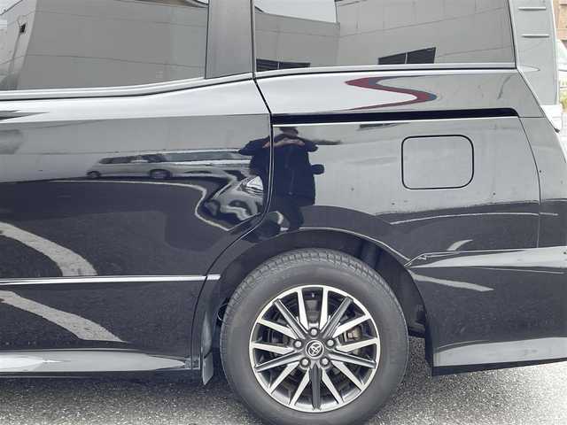 トヨタ ヴォクシー ZS 千葉県 2015(平27)年 13.6万km ブラック (株)IDOMが運営する【じしゃロン八千代店】の自社ローン対象車両になります。こちらは現金またはオートローンご利用時の価格です。自社ローンご希望の方は別途その旨お申付け下さい/両側パワースライドドア/LEDヘッドライト/ETC/Bluetooth接続