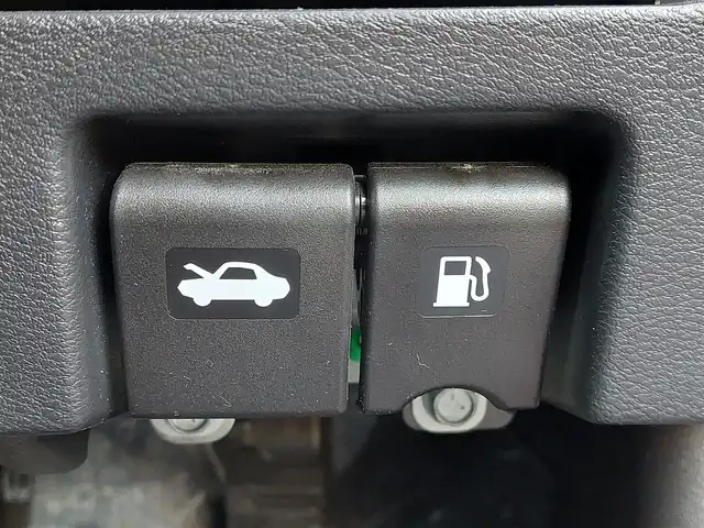 日産 セレナ ハイウェイスター 東京都 2019(平31)年 3.6万km マルーンレッド 2トーン 社外メモリナビ/フルセグ/バックカメラ/ETC/両側パワースライドドア/ハンズフリースライドドア/クルーズコントロール/アイドリングストップ/スマートキー/純正16インチAW/オートライト/LEDヘッドライト