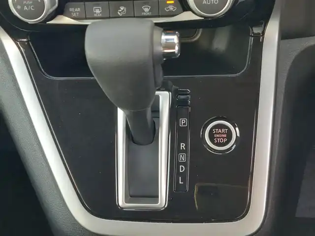 日産 セレナ ハイウェイスター 東京都 2019(平31)年 3.6万km マルーンレッド 2トーン 社外メモリナビ/フルセグ/バックカメラ/ETC/両側パワースライドドア/ハンズフリースライドドア/クルーズコントロール/アイドリングストップ/スマートキー/純正16インチAW/オートライト/LEDヘッドライト