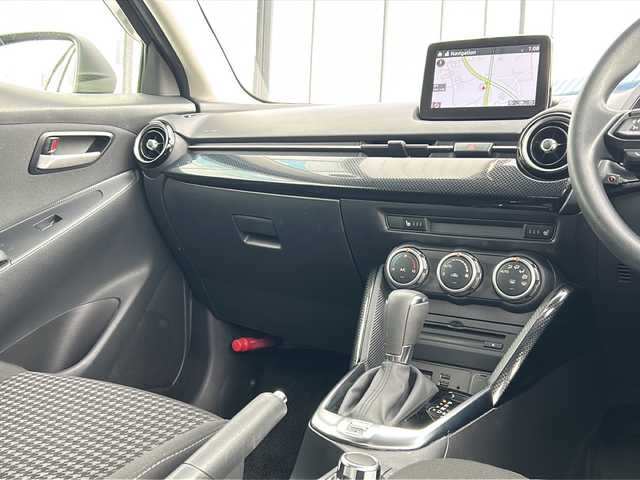 マツダ デミオ 13S 山形県 2018(平30)年 9.4万km エターナルブルーマイカ 禁煙車/4WD/衝突被害軽減システム/BSM/レーンキープアシスト/純正ナビ/（Bluetooth/CD/DVD/フルセグ)/全方位カメラ/LEDオートライト/DN席シートヒータ－/ステアリングスイッチ/ETC/純正フロアマット/社外AWスタッドレス(185/65/R15・6mm)4本積載/電動格納ウィンカーミラー/スマートキー/ドアバイザー