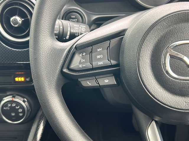 マツダ デミオ 13S 山形県 2018(平30)年 9.4万km エターナルブルーマイカ 禁煙車/4WD/衝突被害軽減システム/BSM/レーンキープアシスト/純正ナビ/（Bluetooth/CD/DVD/フルセグ)/全方位カメラ/LEDオートライト/DN席シートヒータ－/ステアリングスイッチ/ETC/純正フロアマット/社外AWスタッドレス(185/65/R15・6mm)4本積載/電動格納ウィンカーミラー/スマートキー/ドアバイザー