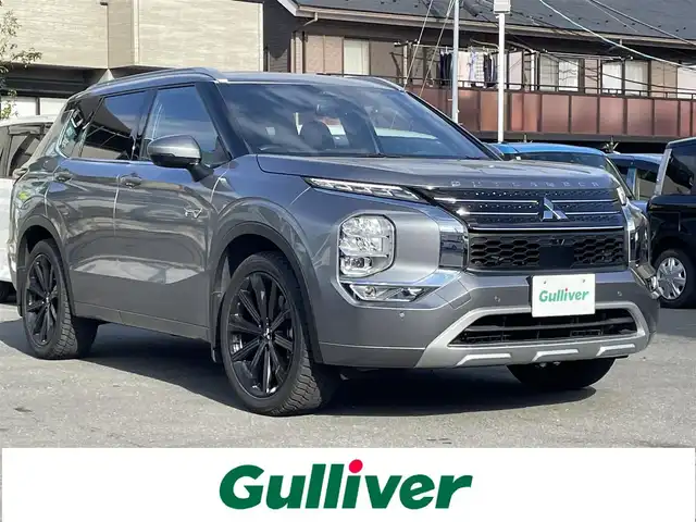 三菱 アウトランダー ＰＨＥＶ P 東京都 2022(令4)年 2.6万km グレー ワンオーナー/ナビゲーション/フルセグテレビ/ブルートゥース接続/USB接続/CarPLAY/全方位カメラ/ハンドルヒーター/シートヒーター/パワーバックドア/衝突軽減ブレーキ/車線逸脱警報/アダプティブクルーズ/パノラマルーフ/革シート/BOSEサラウンドシステム/保証書/取扱説明書/整備手帳