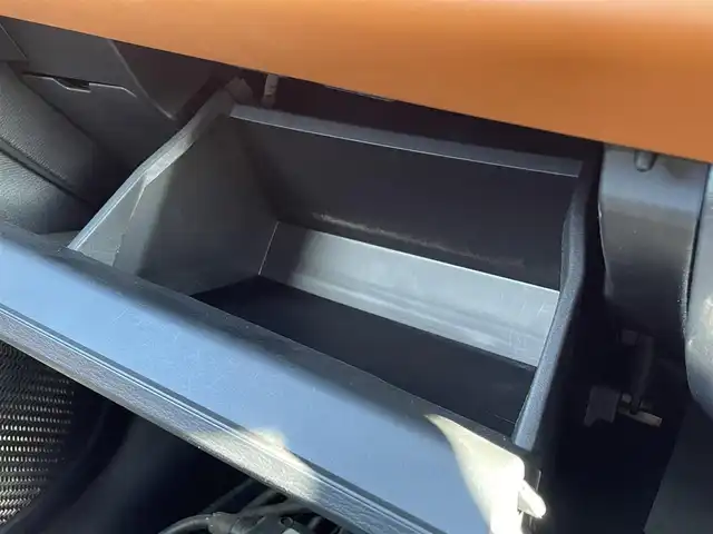 三菱 アウトランダー ＰＨＥＶ P 東京都 2022(令4)年 2.6万km グレー ワンオーナー/ナビゲーション/フルセグテレビ/ブルートゥース接続/USB接続/CarPLAY/全方位カメラ/ハンドルヒーター/シートヒーター/パワーバックドア/衝突軽減ブレーキ/車線逸脱警報/アダプティブクルーズ/パノラマルーフ/革シート/BOSEサラウンドシステム/保証書/取扱説明書/整備手帳