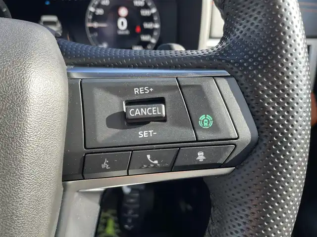 三菱 アウトランダー ＰＨＥＶ P 東京都 2022(令4)年 2.6万km グレー ワンオーナー/ナビゲーション/フルセグテレビ/ブルートゥース接続/USB接続/CarPLAY/全方位カメラ/ハンドルヒーター/シートヒーター/パワーバックドア/衝突軽減ブレーキ/車線逸脱警報/アダプティブクルーズ/パノラマルーフ/革シート/BOSEサラウンドシステム/保証書/取扱説明書/整備手帳