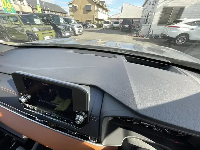 三菱 アウトランダー ＰＨＥＶ P 東京都 2022(令4)年 2.6万km グレー ワンオーナー/ナビゲーション/フルセグテレビ/ブルートゥース接続/USB接続/CarPLAY/全方位カメラ/ハンドルヒーター/シートヒーター/パワーバックドア/衝突軽減ブレーキ/車線逸脱警報/アダプティブクルーズ/パノラマルーフ/革シート/BOSEサラウンドシステム/保証書/取扱説明書/整備手帳