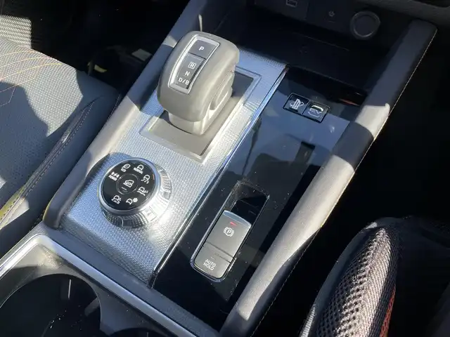 三菱 アウトランダー ＰＨＥＶ P 東京都 2022(令4)年 2.6万km グレー ワンオーナー/ナビゲーション/フルセグテレビ/ブルートゥース接続/USB接続/CarPLAY/全方位カメラ/ハンドルヒーター/シートヒーター/パワーバックドア/衝突軽減ブレーキ/車線逸脱警報/アダプティブクルーズ/パノラマルーフ/革シート/BOSEサラウンドシステム/保証書/取扱説明書/整備手帳