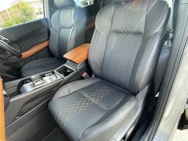 三菱 アウトランダー ＰＨＥＶ P 東京都 2022(令4)年 2.6万km グレー ワンオーナー/ナビゲーション/フルセグテレビ/ブルートゥース接続/USB接続/CarPLAY/全方位カメラ/ハンドルヒーター/シートヒーター/パワーバックドア/衝突軽減ブレーキ/車線逸脱警報/アダプティブクルーズ/パノラマルーフ/革シート/BOSEサラウンドシステム/保証書/取扱説明書/整備手帳