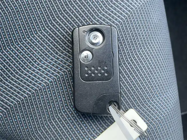 ホンダ フィット G スマートスタイルエディション 静岡県 2009(平21)年 8.5万km ミラノレッド 純正ナビ　/・ＴＶ　/・ＤＶＤ再生　/バックカメラ　/スマートキー　/純正フロアマット　/ドアバイザー　/ＡＢＳ　/取扱説明書　/保証書