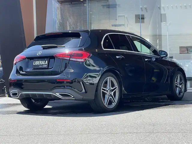 メルセデス・ベンツ Ａ１８０ スタイル AMGライン 鹿児島県 2019(平31)年 6.7万km コスモスブラック ・スマートキー/・プッシュスタート/・パノラマサンルーフ/・アクティブブレーキアシスト/・アクティブレーンキーピングアシスト/・レーンチェンジアシスト/・ブラインドスポットモニター/・道路標識アシスト/・クルーズコントロール(追従式)/・黒革シート/・前席パワーシート/・前席シートヒーター/・純正HDDナビ/　【Bluetooth・USB】/・フルセグTV/・全周囲カメラ/・ドライブレコーダー(前方録画)/・ヘッドアップディスプレイ/・LEDヘッドランプ/・純正マット/・保証書/取説