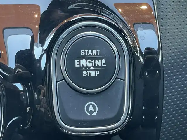 メルセデス・ベンツ Ａ１８０ スタイル AMGライン 鹿児島県 2019(平31)年 6.7万km コスモスブラック ・スマートキー/・プッシュスタート/・パノラマサンルーフ/・アクティブブレーキアシスト/・アクティブレーンキーピングアシスト/・レーンチェンジアシスト/・ブラインドスポットモニター/・道路標識アシスト/・クルーズコントロール(追従式)/・黒革シート/・前席パワーシート/・前席シートヒーター/・純正HDDナビ/　【Bluetooth・USB】/・フルセグTV/・全周囲カメラ/・ドライブレコーダー(前方録画)/・ヘッドアップディスプレイ/・LEDヘッドランプ/・純正マット/・保証書/取説