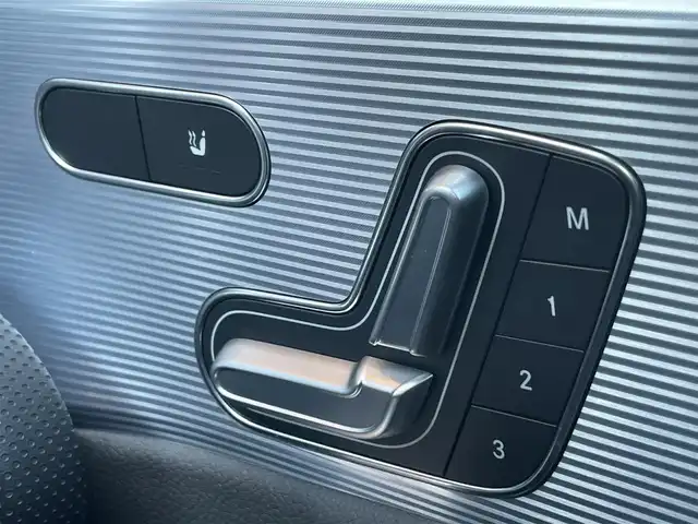 メルセデス・ベンツ Ａ１８０ スタイル AMGライン 鹿児島県 2019(平31)年 6.7万km コスモスブラック ・スマートキー/・プッシュスタート/・パノラマサンルーフ/・アクティブブレーキアシスト/・アクティブレーンキーピングアシスト/・レーンチェンジアシスト/・ブラインドスポットモニター/・道路標識アシスト/・クルーズコントロール(追従式)/・黒革シート/・前席パワーシート/・前席シートヒーター/・純正HDDナビ/　【Bluetooth・USB】/・フルセグTV/・全周囲カメラ/・ドライブレコーダー(前方録画)/・ヘッドアップディスプレイ/・LEDヘッドランプ/・純正マット/・保証書/取説