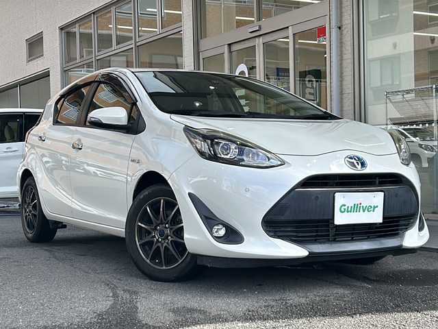トヨタ アクア S スタイルブラック 高知県 2019(令1)年 9.7万km ホワイトパールクリスタルシャイン ワンオーナー　/フルセグナビ　/【Ｂｌｕｅｔｏｏｔｈ　ＣＤ　ＤＶＤ　ＴＶ　】/バックカメラ　/ドライブレコーダー　/社外アルミホイール　/ビルトインＥＴＣ　/レーンキープアシスト/衝突被害軽減システム/オートライト　/オートマチックハイビーム　/スペアキー/プッシュスタート/保証書/取扱説明書