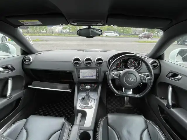 アウディ ＴＴクーペ 2．0 TFSI クワトロ 道央・札幌 2009(平21)年 13.7万km アイビスホワイト 4WD/純正HDDナビ/FM/AM/CD/DVD/BT/フルセグTV/横滑り防止システム/ハンドルシフト/MT付きAT/D・N席パワーシート/D・N席シートヒーター/ETC/電動格納ミラー/オートライト/リモコンキー