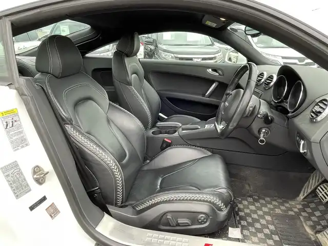 アウディ ＴＴクーペ 2．0 TFSI クワトロ 道央・札幌 2009(平21)年 13.7万km アイビスホワイト 4WD/純正HDDナビ/FM/AM/CD/DVD/BT/フルセグTV/横滑り防止システム/ハンドルシフト/MT付きAT/D・N席パワーシート/D・N席シートヒーター/ETC/電動格納ミラー/オートライト/リモコンキー