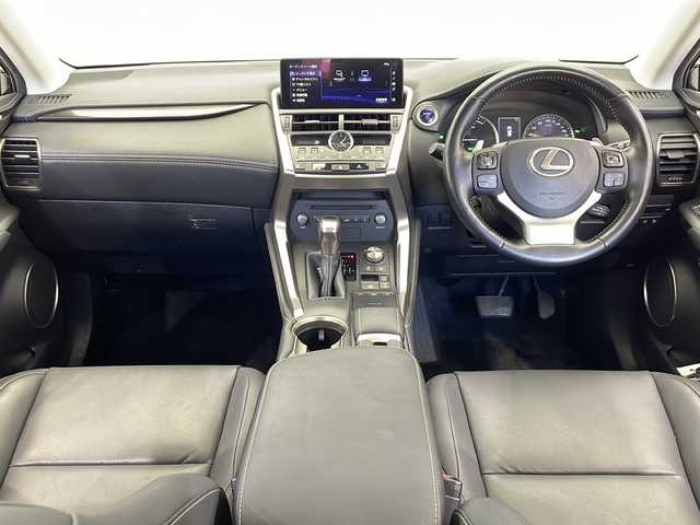 レクサス ＮＸ 300h Iパッケージ 栃木県 2020(令2)年 6.6万km グラファイトブラックガラスフレーク 三眼ヘッドライト/ムーンルーフ/エンジンスターター/純正ナビ/(フルセグTV・Bluetooth・CD・DVD・USB・SD)/バックカメラ/サイドカメラ/レクサスセーフティシステム+/　・衝突軽減システム/　・レーンキープアシストシステム/　・オートクルーズコントロール/　・オートハイビーム/前後コーナーセンサー/純正アルミホイール積込/ステアリングヒーター/シートヒーター/パワーシート/パワーバックドア/合皮シート/LEDオートライト/フォグランプ/純正フロアマット/電動パーキングブレーキ/ブレーキホールド/スペアキー2本/スマートキー/取扱説明書/保証書