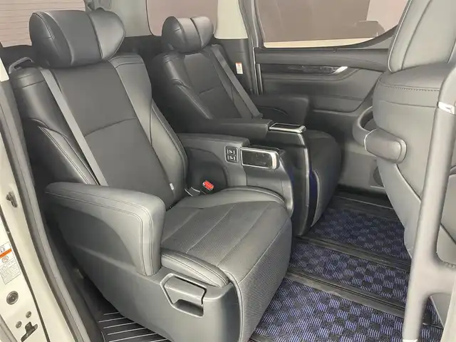 トヨタ ヴェルファイア Z Gエディション 愛知県 2018(平30)年 4.5万km ホワイトパールクリスタルシャイン アルパイン１１型ナビ　フルセグＴＶ　ＨＤＭＩ　アルパイン１２．８型後席モニター　ミラー型ドラレコ　前後ドラレコ　電動リアゲート　両側パワスラ　バックカメラ　黒革　シートヒーター　シートベンチレーション　オットマン　セーフティセンス　衝突軽減　追従クルコン　ＬＥDオートライト　フォグランプ　禁煙車