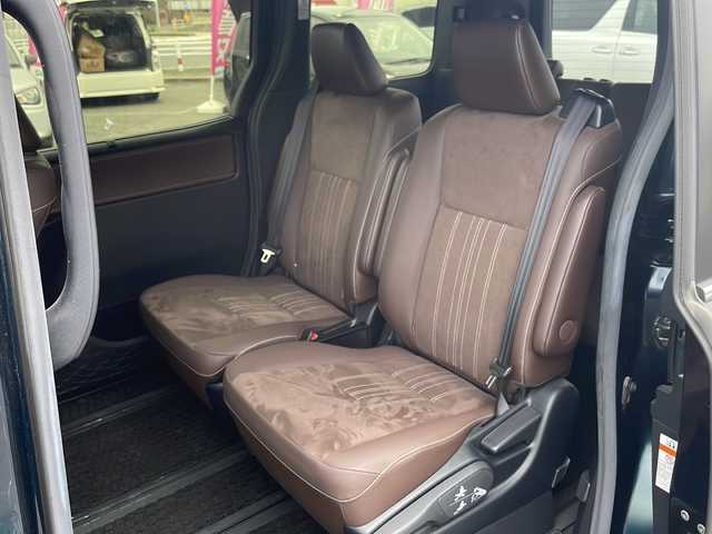 トヨタ エスクァイア ハイブリッド Gi プレミアムパッケージ 愛知県 2018(平30)年 4.8万km ブラッキッシュアゲハガラスフレーク /禁煙/ワンオーナー/ディーラー整備記録簿R2.3.4.5.6//純正ナビ/フルセグ/CD/DVD/SD/MSV/BT//バックカメラ/ビルトインETC/純正ドラレコ//前・後席用USB給電ソケット有//両側パワースライド/純正15インチAW//茶ハーフレザーシート/シートヒーター//コンビステア/ステアスイッチ/ステアヒーター//エアコンドリンクホルダー//リアロールサンシェード//純正LEDオートライト/オートハビーム//純正LEDフォグ//PCS/LDA/クルーズコントロール//純正フロアマット//純正ドアバイザー//新車時保証書//取扱説明書//ナビ取説//スペアスマートキー有