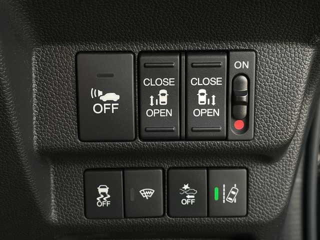 ホンダ フリード ハイブリット G ホンダセンシング 新潟県 2017(平29)年 5.3万km クリスタルブラックパール 4WD/純正9インチSDナビ（VXM-185VFNi）/CD/DVD/BT/フルセグテレビ/SDミュージックサーバー/バックカメラ/ETC/ドライブレコーダー/衝突被害軽減ブレーキ/レーンキープアシスト/レーダークルーズコントロール/両側パワースライドドア/半革シート/シートヒーター/ステアリングスイッチ/スマートキー/プッシュスタート/LEDヘッドライト/オートライト/フォグランプ/純正15インチアルミホイール