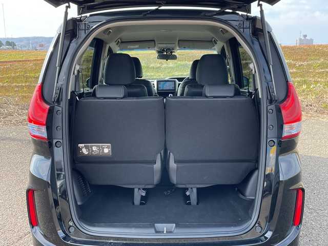 ホンダ フリード ハイブリット G ホンダセンシング 新潟県 2017(平29)年 5.3万km クリスタルブラックパール 4WD/純正9インチSDナビ（VXM-185VFNi）/CD/DVD/BT/フルセグテレビ/SDミュージックサーバー/バックカメラ/ETC/ドライブレコーダー/衝突被害軽減ブレーキ/レーンキープアシスト/レーダークルーズコントロール/両側パワースライドドア/半革シート/シートヒーター/ステアリングスイッチ/スマートキー/プッシュスタート/LEDヘッドライト/オートライト/フォグランプ/純正15インチアルミホイール