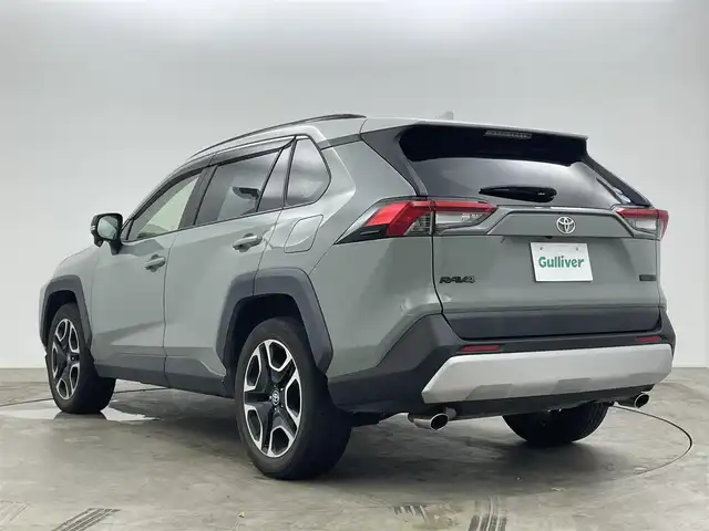 トヨタ ＲＡＶ４ アドベンチャー 岡山県 2019(令1)年 4.5万km アッシュグレーメタリック/アーバンカーキ 純正ナビ/（CD/DVD/BT/フルセグ)/衝突軽減ブレーキ/追従型クルーズコントロール/ブランドスポットモニター/コーナーセンサー（前・後）/レーンキープアシスト/踏み間違い防止/ダウンヒルアシスト/ビルトインＥＴＣ/シートヒーター(運転席・助手席）/エアシート（運転席・助手席）/シートリフター/ステアリングヒーター/ステアリングスイッチ/チルトステアリング/パワーシート/ＬＥＤヘッドライト/オートライト/バックカメラ/プッシュスタート/ルーフレール/スマートキー×2/純正フロアマット/純正19インチAW/ISOFIX/ウインカーミラー/ドアバイザー/新車保証書/取扱説明書