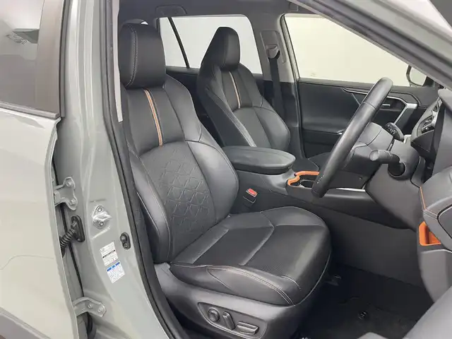 トヨタ ＲＡＶ４ アドベンチャー 岡山県 2019(令1)年 4.5万km アッシュグレーメタリック/アーバンカーキ 純正ナビ/（CD/DVD/BT/フルセグ)/衝突軽減ブレーキ/追従型クルーズコントロール/ブランドスポットモニター/コーナーセンサー（前・後）/レーンキープアシスト/踏み間違い防止/ダウンヒルアシスト/ビルトインＥＴＣ/シートヒーター(運転席・助手席）/エアシート（運転席・助手席）/シートリフター/ステアリングヒーター/ステアリングスイッチ/チルトステアリング/パワーシート/ＬＥＤヘッドライト/オートライト/バックカメラ/プッシュスタート/ルーフレール/スマートキー×2/純正フロアマット/純正19インチAW/ISOFIX/ウインカーミラー/ドアバイザー/新車保証書/取扱説明書