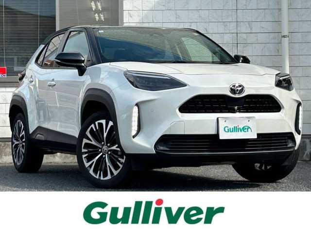 トヨタ ヤリスクロス Z 福岡県 2021(令3)年 1.7万km ブラックマイカ/ホワイトパールクリスタルシャイン 2トーン ブラックマイカ/ホワイトパールクリスタルシャイン2トーン/純正8インチディスプレイオーディオ/　(AM/FM/Miracast/Bluetooth/ナビキット)/バックカメラ/パノラミックビューモニター/トヨタセーフテーセンス/・プリクラッシュセーフティ/・レーントレーシングアシスト/・レーダークルーズコントロール/・オートマッチックハイビーム/・ロードサインアシスト/・先行車発進告知機能/オートマチックハイビーム/オートライト/コーナーセンサー/クリアランスソナー/ブラインドスポットモニター/横滑り防止装置/純正18インチアルミホイール/パワーバックドア/茶色ハーフレザーシート/パワーシート（D席）/シートヒーター（D/N）/ビルトインETC/純正フロアマット/ISOFIX/USB端子×2/プッシュスタート/電格ウィンカーミラー/盗難防止装置/保証書/取扱説明書/ナビ取扱説明書