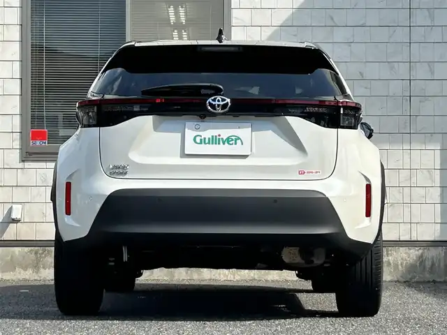 トヨタ ヤリスクロス Z 福岡県 2021(令3)年 1.7万km ブラックマイカ/ホワイトパールクリスタルシャイン 2トーン ブラックマイカ/ホワイトパールクリスタルシャイン2トーン/純正8インチディスプレイオーディオ/　(AM/FM/Miracast/Bluetooth/ナビキット)/バックカメラ/パノラミックビューモニター/トヨタセーフテーセンス/・プリクラッシュセーフティ/・レーントレーシングアシスト/・レーダークルーズコントロール/・オートマッチックハイビーム/・ロードサインアシスト/・先行車発進告知機能/オートマチックハイビーム/オートライト/コーナーセンサー/クリアランスソナー/ブラインドスポットモニター/横滑り防止装置/純正18インチアルミホイール/パワーバックドア/茶色ハーフレザーシート/パワーシート（D席）/シートヒーター（D/N）/ビルトインETC/純正フロアマット/ISOFIX/USB端子×2/プッシュスタート/電格ウィンカーミラー/盗難防止装置/保証書/取扱説明書/ナビ取扱説明書