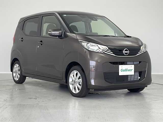 日産 デイズ X 茨城県 2024(令6)年 0.1万km 茶 純正メモリナビゲーション　/【AM/FM/DVD/CD/Bluetooth/フルセグ】/型番:MM223D-L/アラウンドビューモニター　/エマージェンシーブレーキ　/車線逸脱警報　/純正前後ドライブレコーダ　/プッシュスタート　/・スマートキー　/ステアリングスイッチ　/コーナーセンサー　/USB充電　/寒冷地仕様　　/オートライト/・オートマッチクハイビーム/ウィンカーミラー/・オートミラー/USB入力端子/アイドリングストップ/・横滑り防止装置/