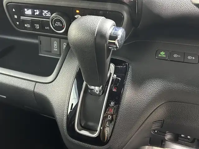 ホンダ Ｎ ＢＯＸ G L ホンダセンシング 大阪府 2017(平29)年 4.9万km シャイニンググレーM 社外ナビ(フルセグ/DVD再生/Bluetooth) バックカメラ ETC 片側パワースライドドア 衝突軽減 レーダークルコン レーンアシスト LEDオートライト シーケンシャルウインカー 禁煙車