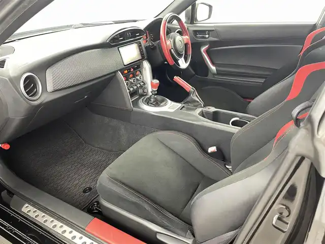 トヨタ ８６ GT エアロパッケージFT 福島県 2016(平28)年 6.5万km 黒 純正ＳＤナビゲーション　/【AM/FM/DVD/CD/Bluetooth/フルセグ】/型番:NSZT-W64/ドライブレコーダー　/バックカメラ　/ＥＴＣ　/フルエアロ　/クルーズコントロール　/プッシュスタート　/・スマートキー　/オービスレーダー　/ＬＥＤライト　/・オートライト　/・フォグライト/革巻きステアリング/・チルトステアリング/純正18インチAW/ヘッドライトレベライザー/純正フロアマット